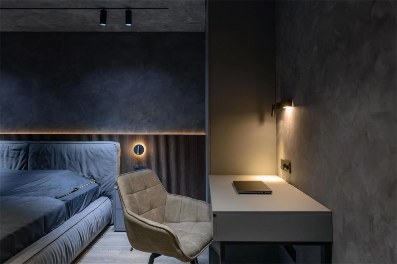 Замшевые стены и потолки в спальне