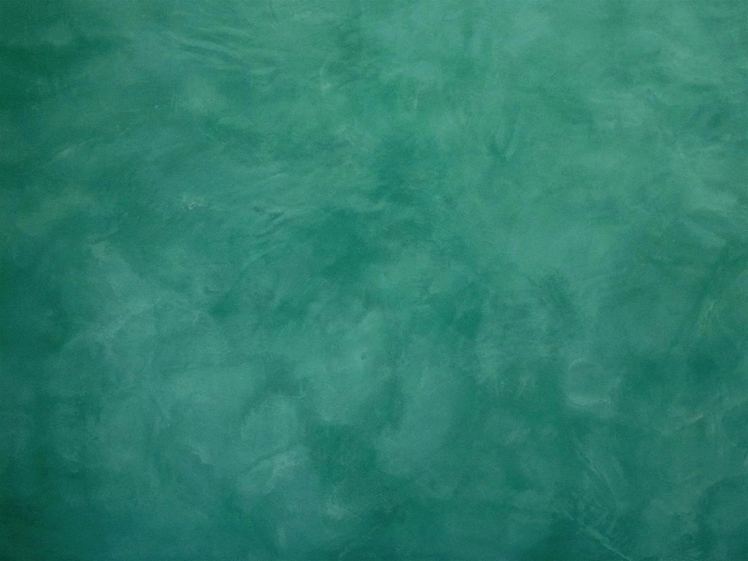 Эффект темно-зелёного бархата в гостиной