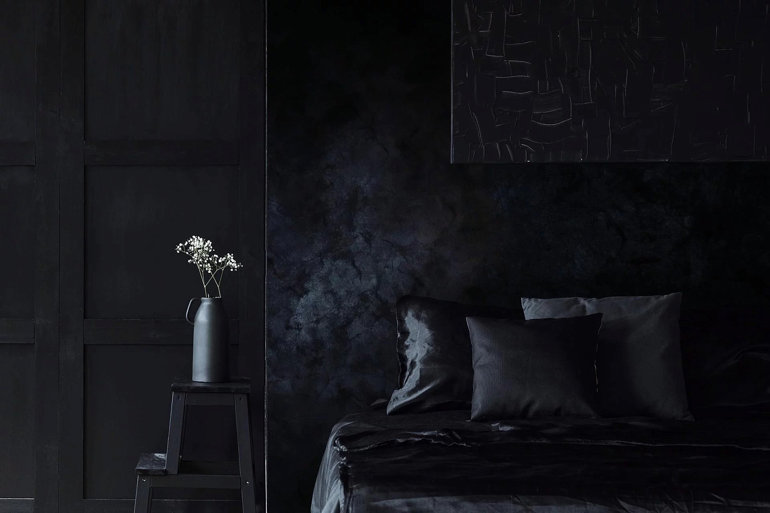 Абсолютно чёрный эффект бархата в стиле Noir