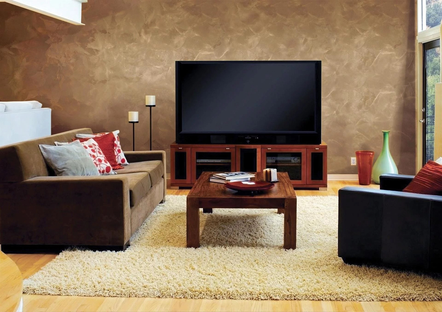 Эффект старинного бархата с золотистым оттенком в гостиной