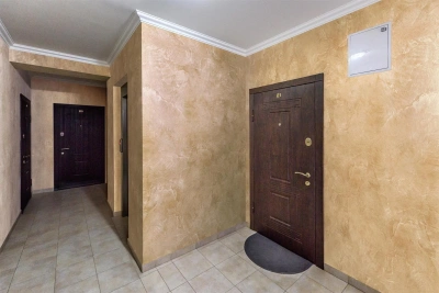 Венецианская штукатурка с эффектом полированного зернистого мрамора.