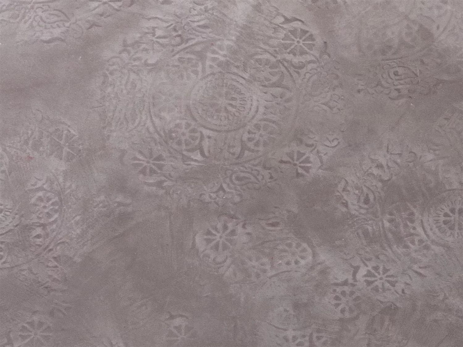 Эффект состаренного велюра на стенах в гостиной